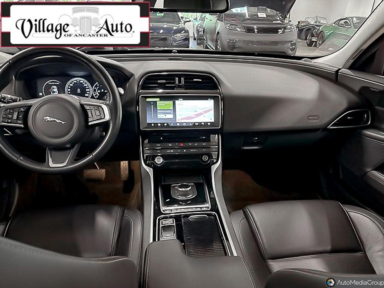 2018 Jaguar XE 35t AWD Prestige *Ltd Avail* - Photo #4