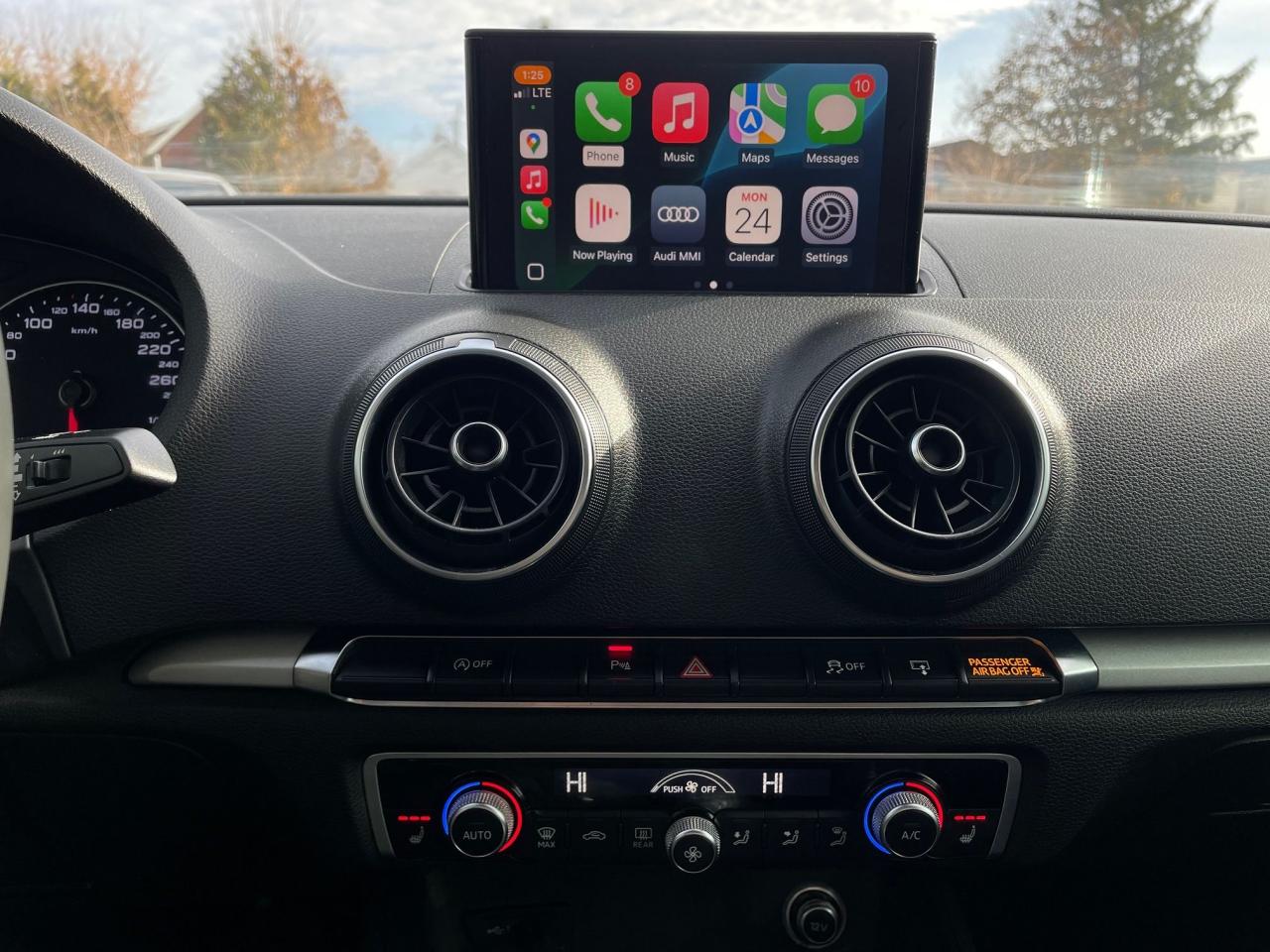 2017 Audi A3 2.0T Komfort *1 OWNER, HEATED SEATS, SUNROOF* - Photo #17