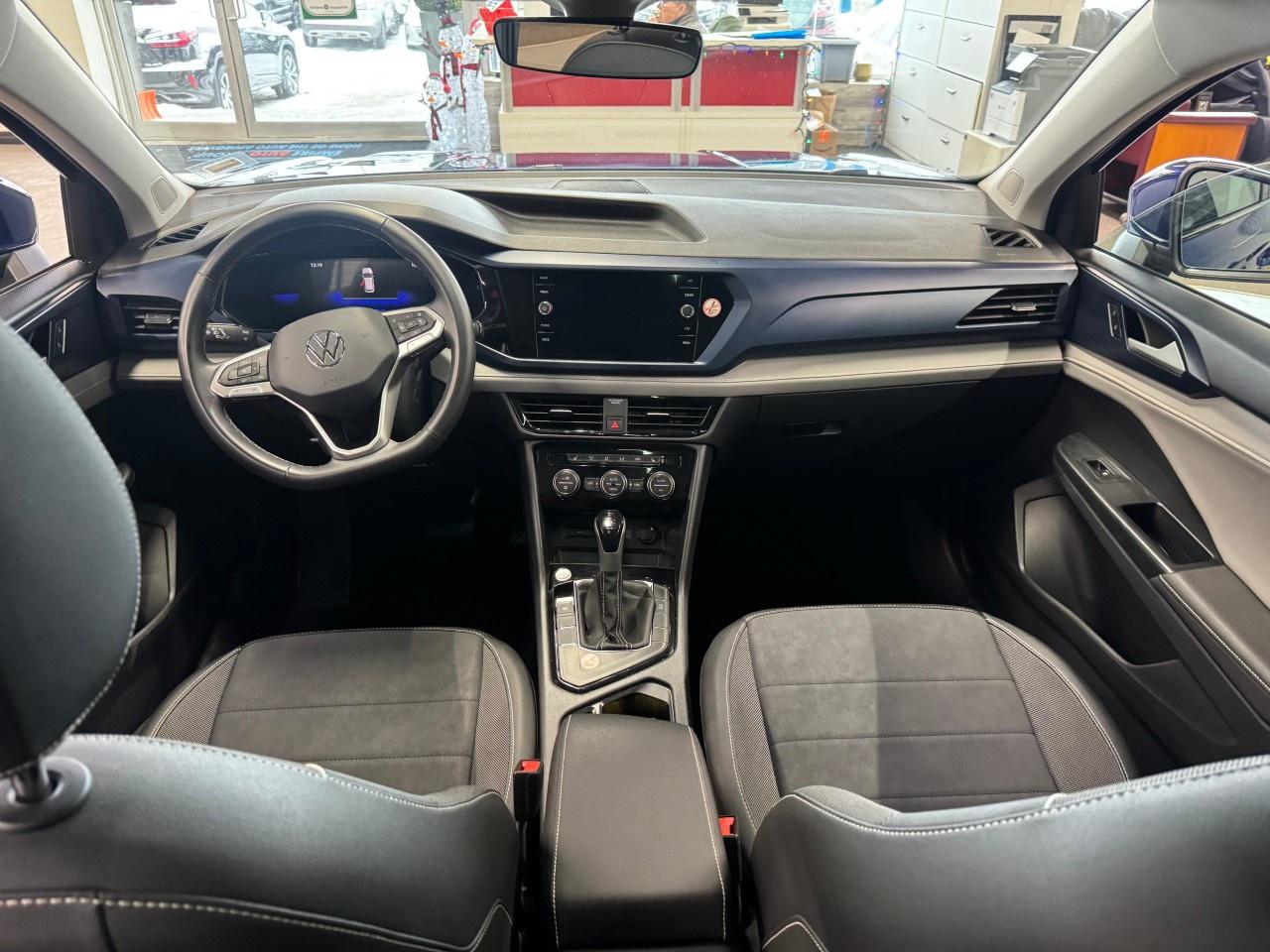 2024 Volkswagen Taos SE Photo