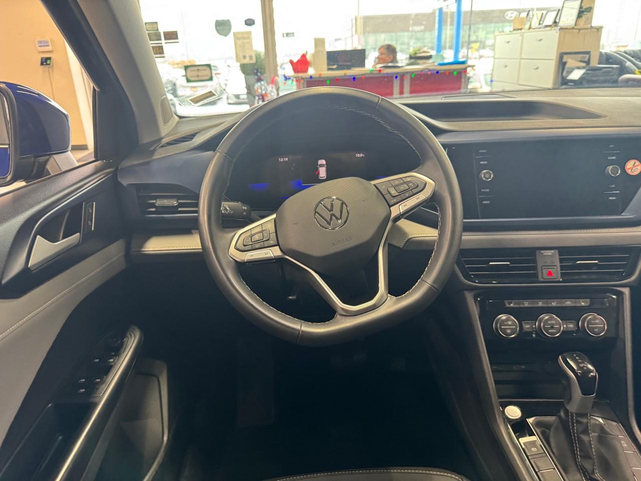 2024 Volkswagen Taos SE Photo