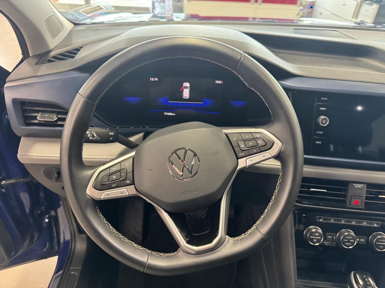 2024 Volkswagen Taos SE Photo