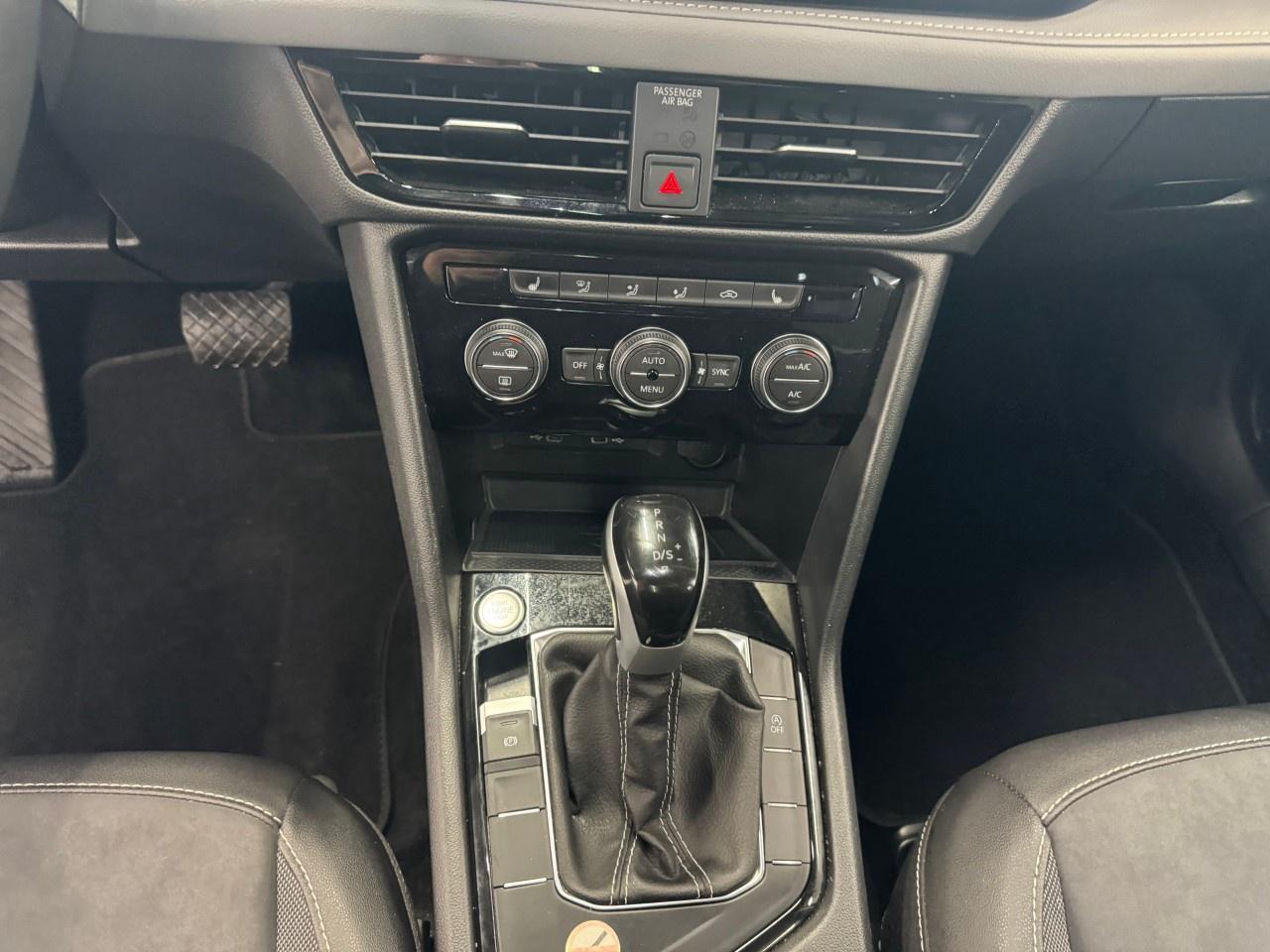 2024 Volkswagen Taos SE Photo