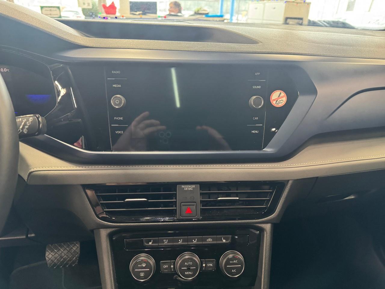 2024 Volkswagen Taos SE Photo