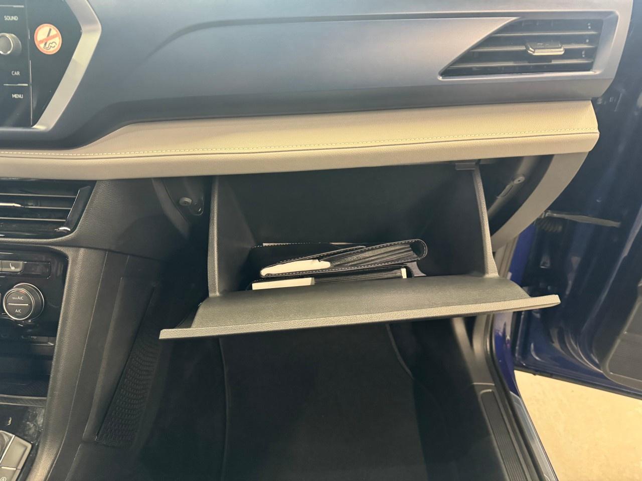 2024 Volkswagen Taos SE Photo