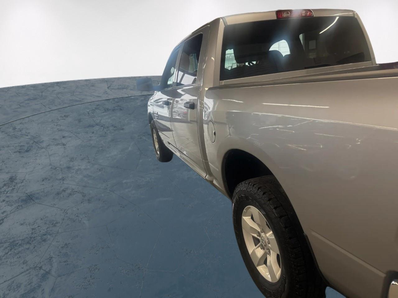 2023 RAM 1500 SLT Photo4