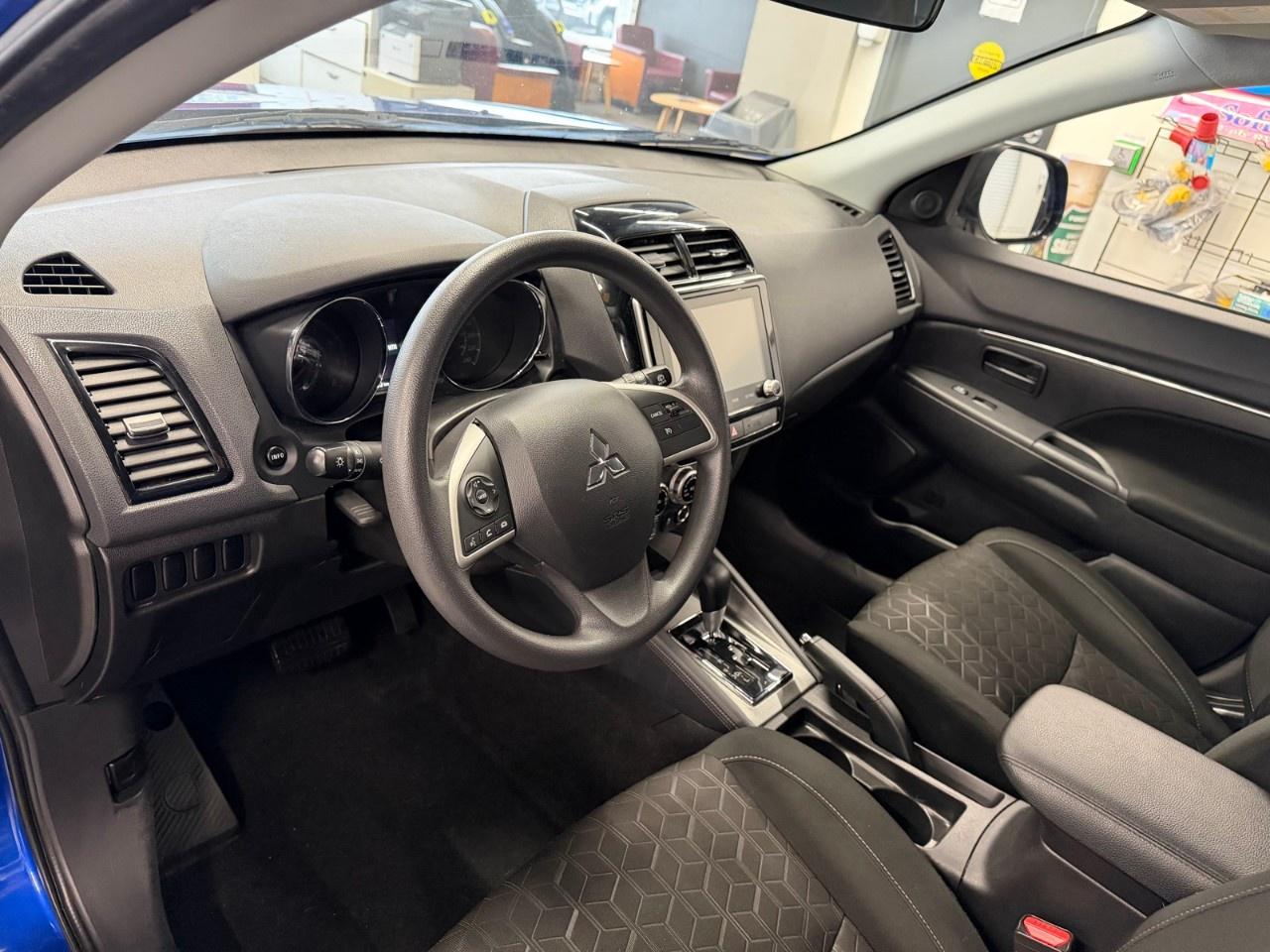 2023 Mitsubishi RVR SE Photo