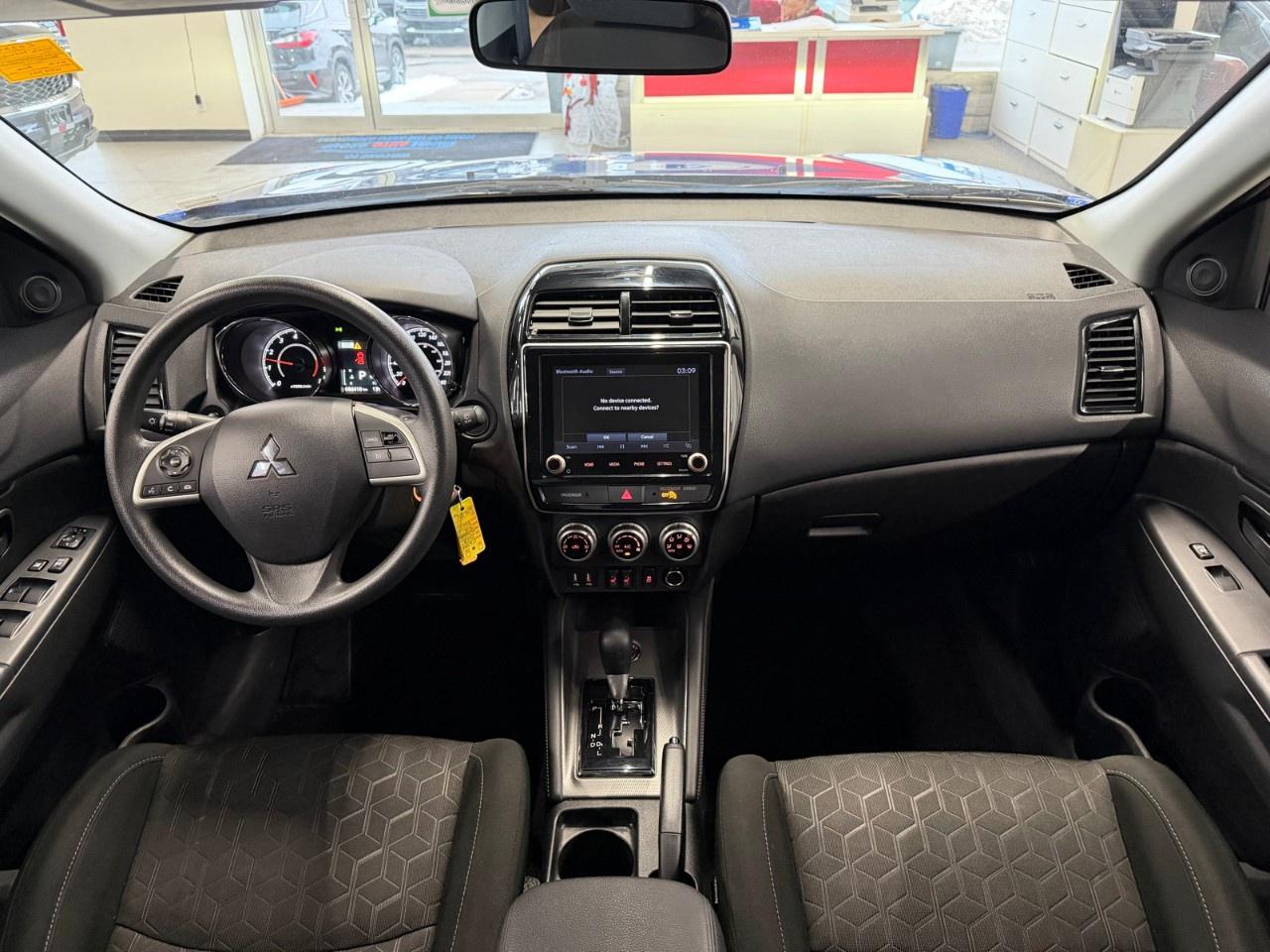 2023 Mitsubishi RVR SE Photo