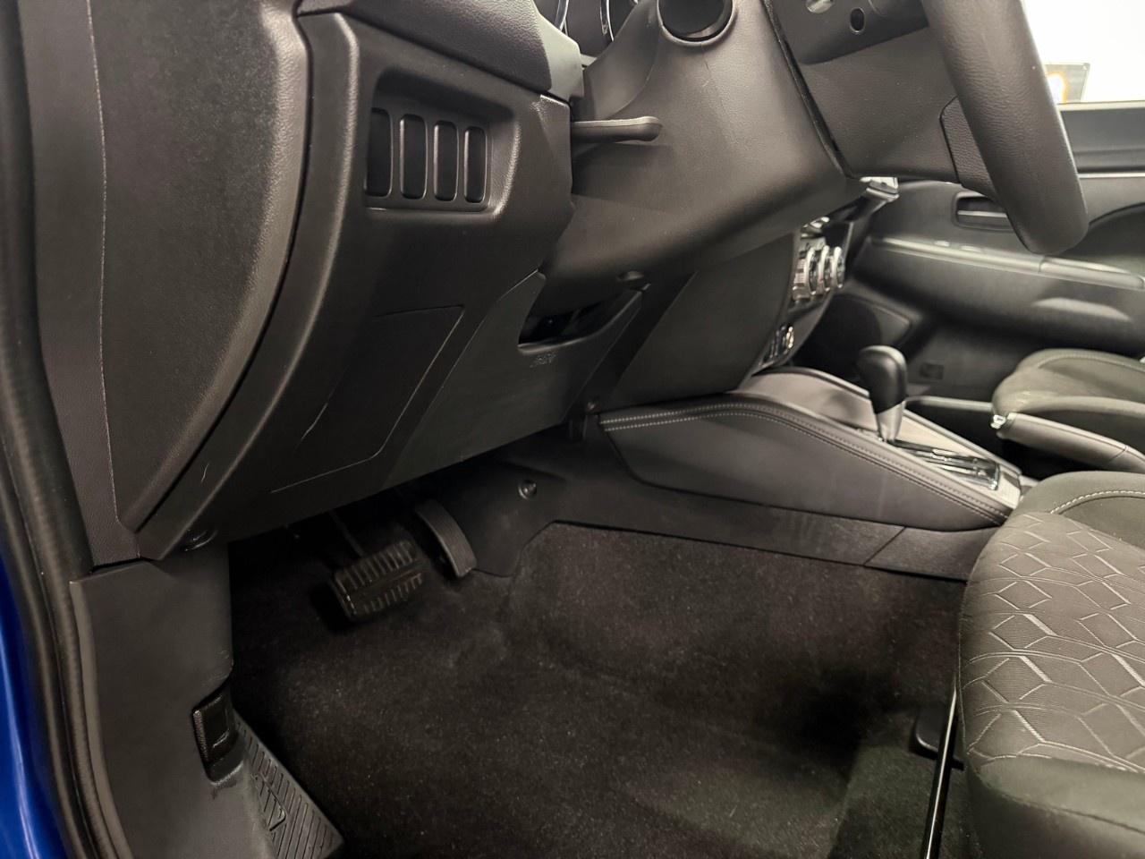 2023 Mitsubishi RVR SE Photo