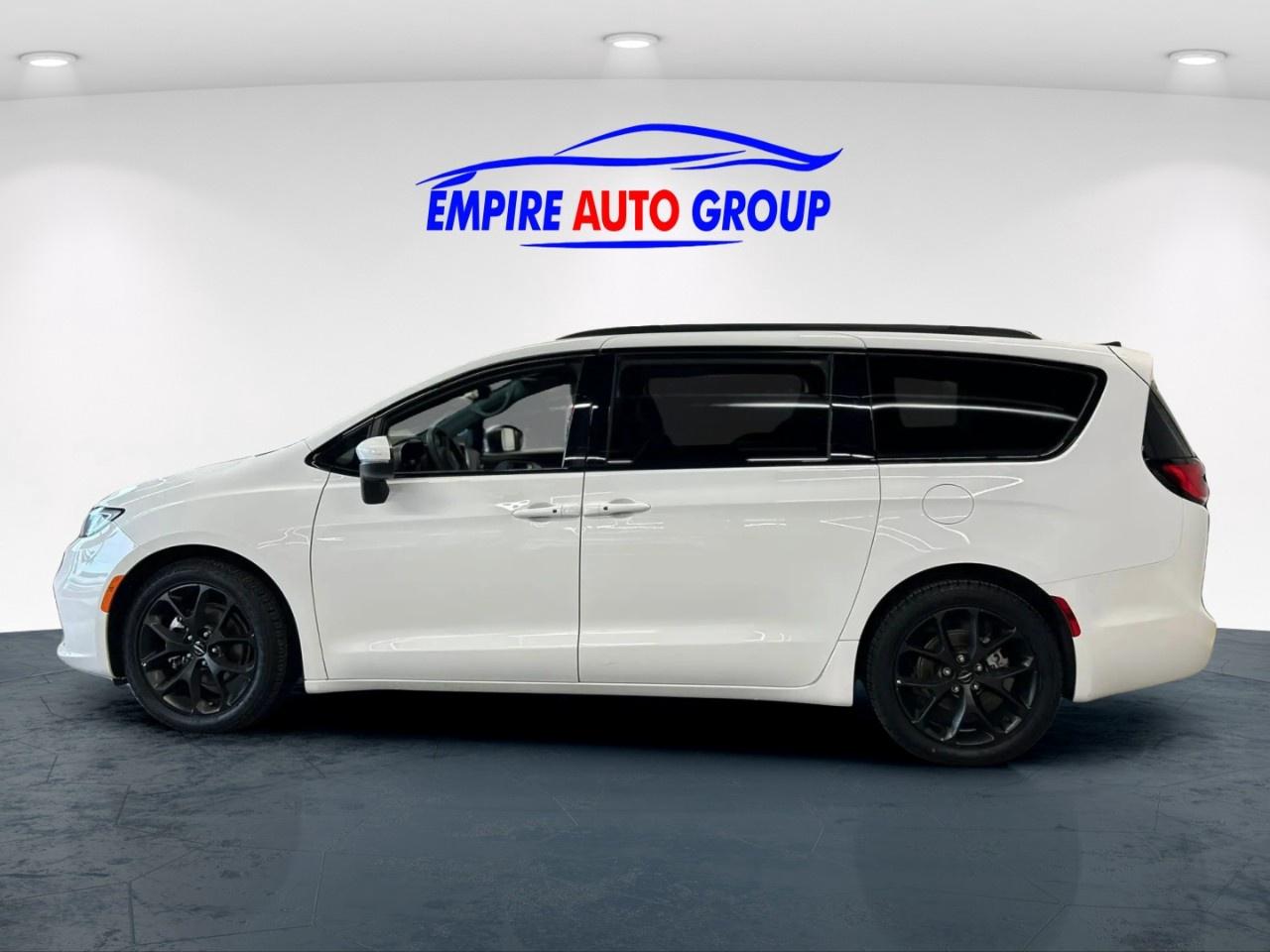 2023 Chrysler Pacifica Touring L Photo