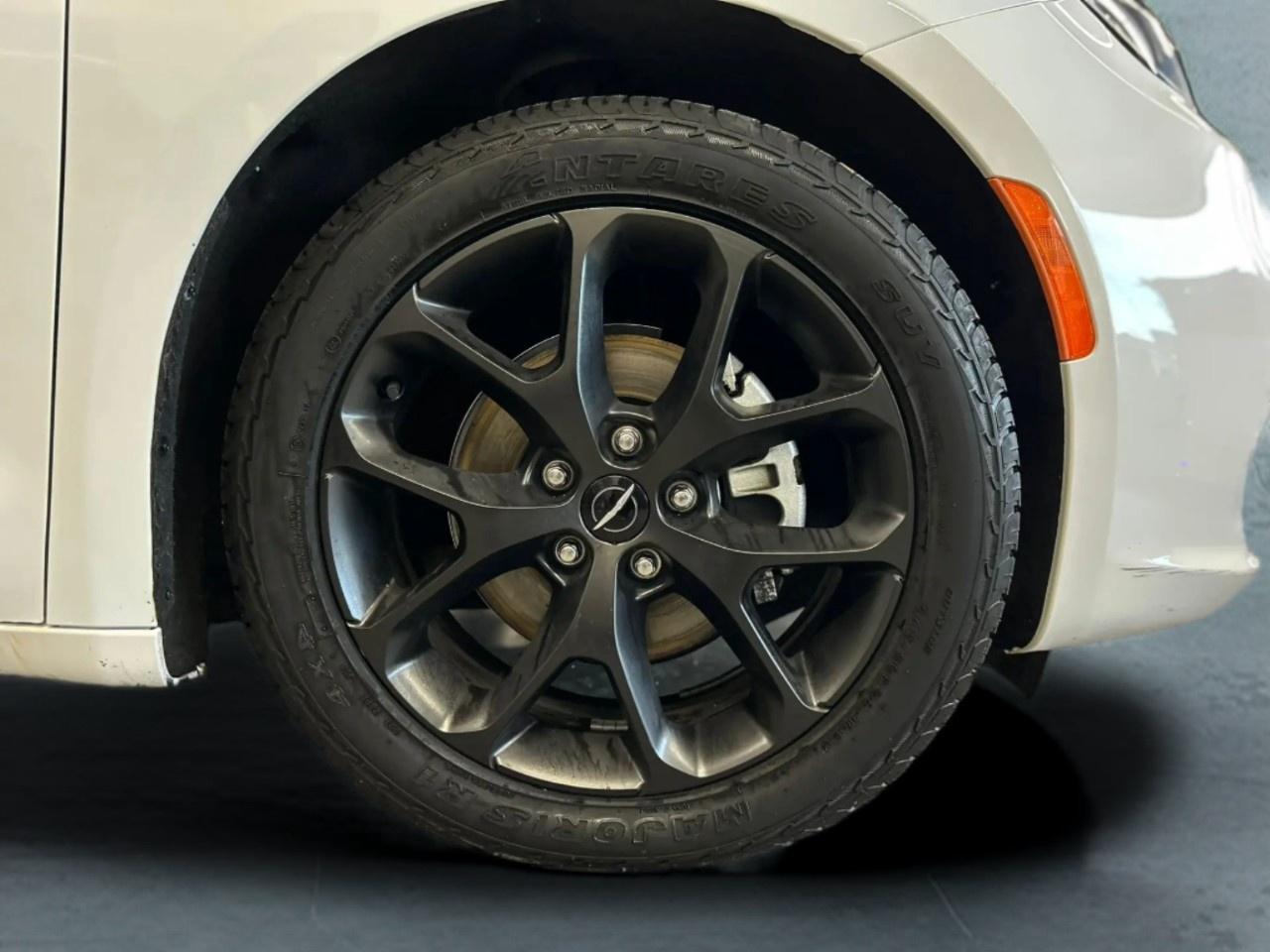 2023 Chrysler Pacifica Touring L Photo