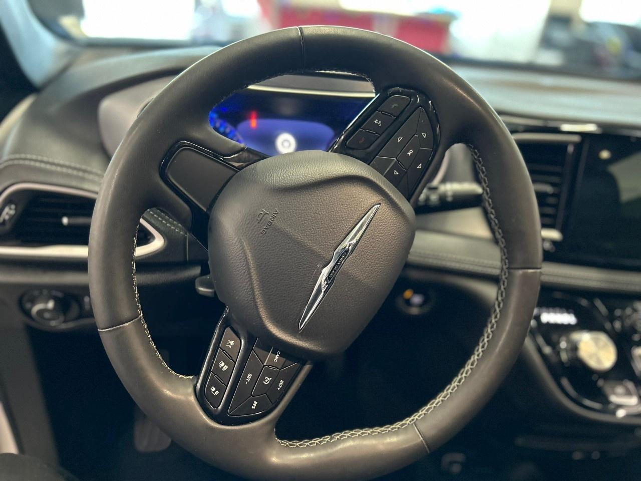 2023 Chrysler Pacifica Touring L Photo