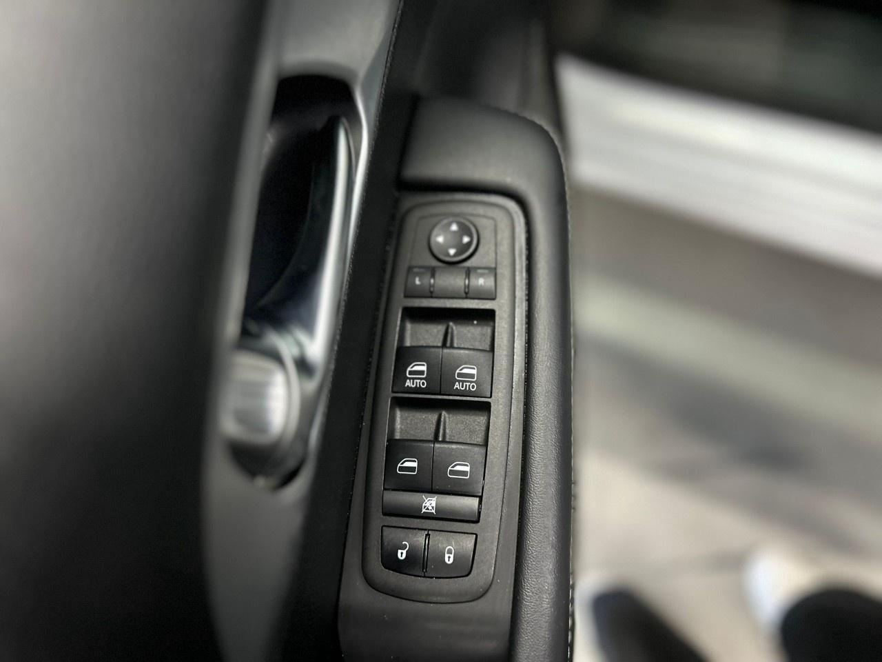 2023 Chrysler Pacifica Touring L Photo