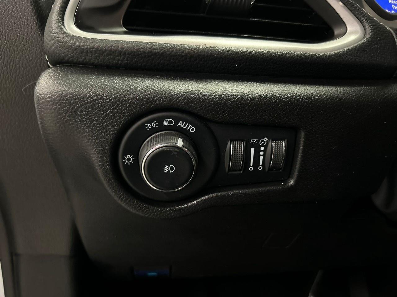 2023 Chrysler Pacifica Touring L Photo