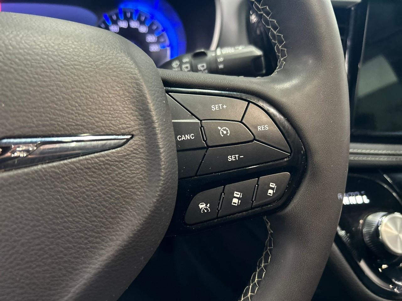 2023 Chrysler Pacifica Touring L Photo