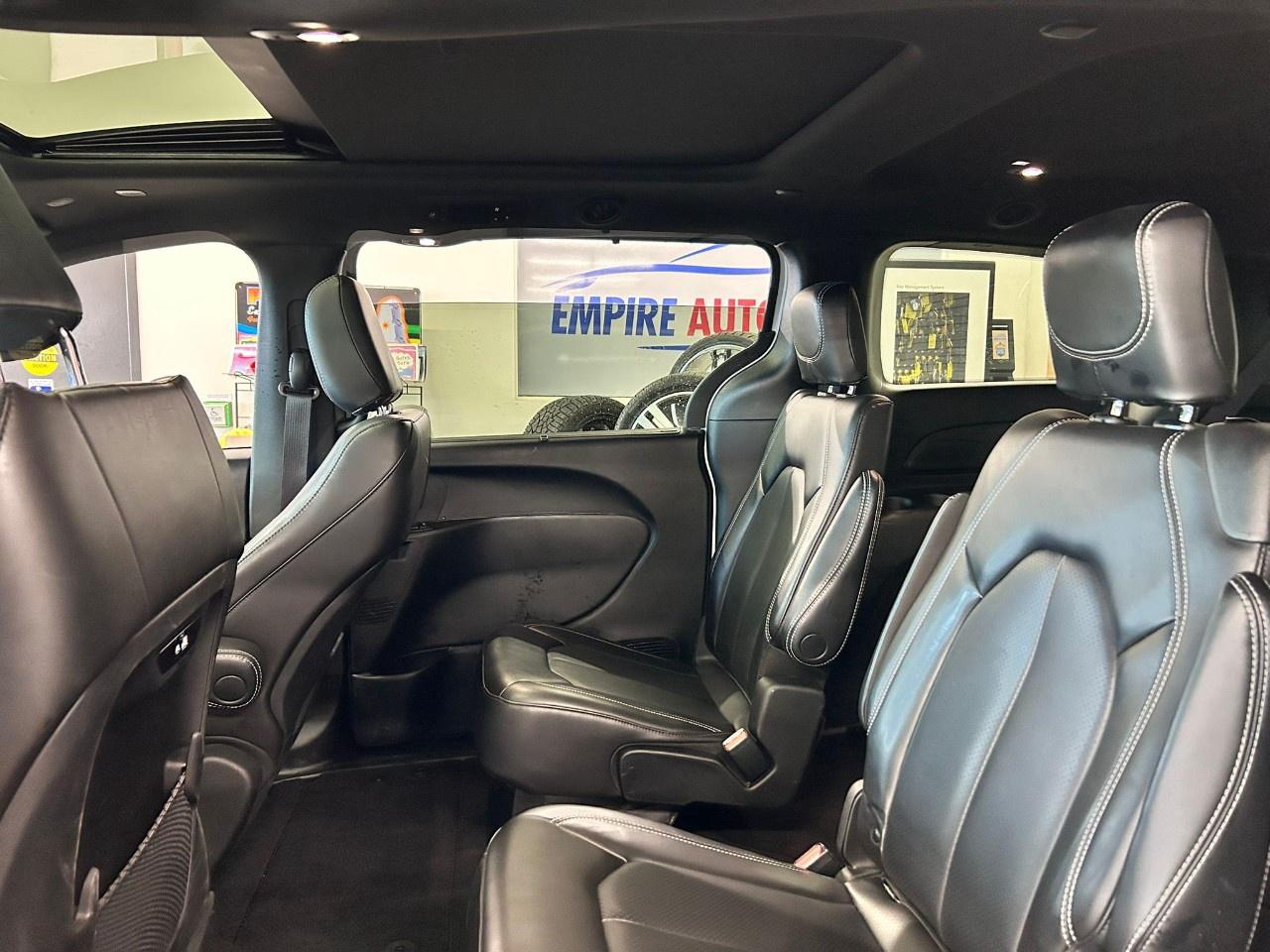 2023 Chrysler Pacifica Touring L Photo