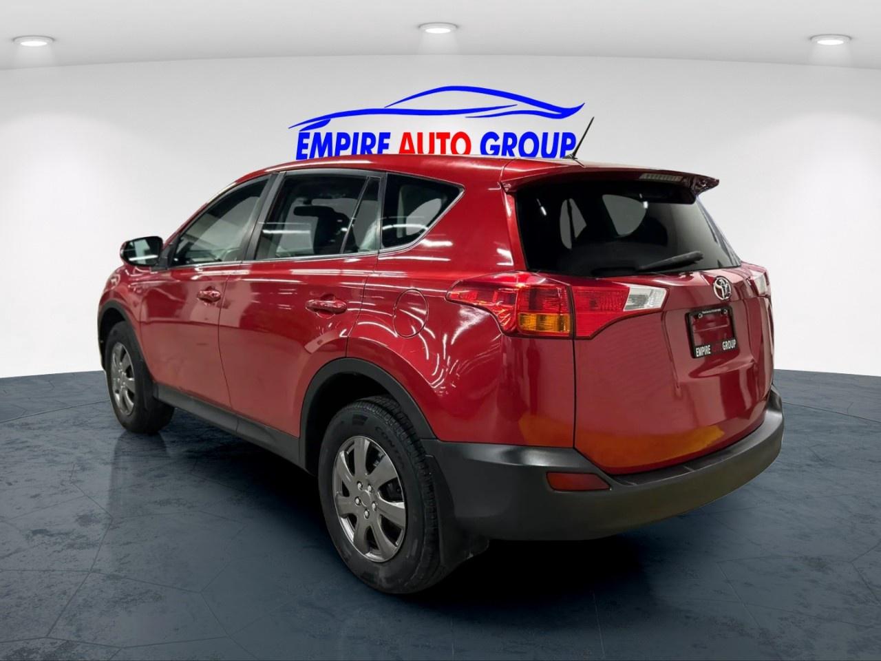 2015 Toyota RAV4 LE Photo4