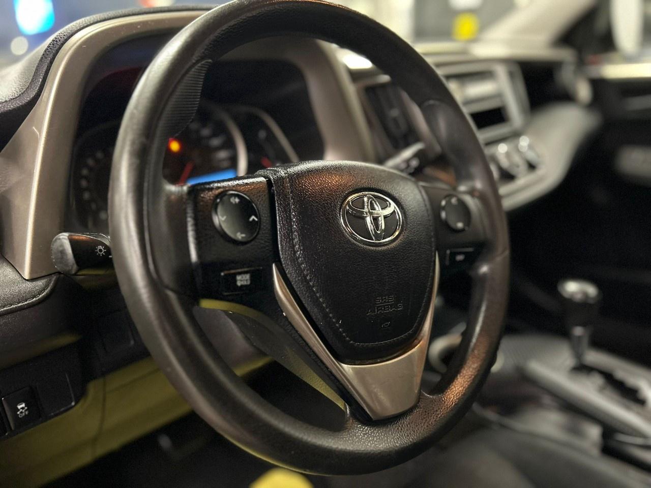2015 Toyota RAV4 LE Photo