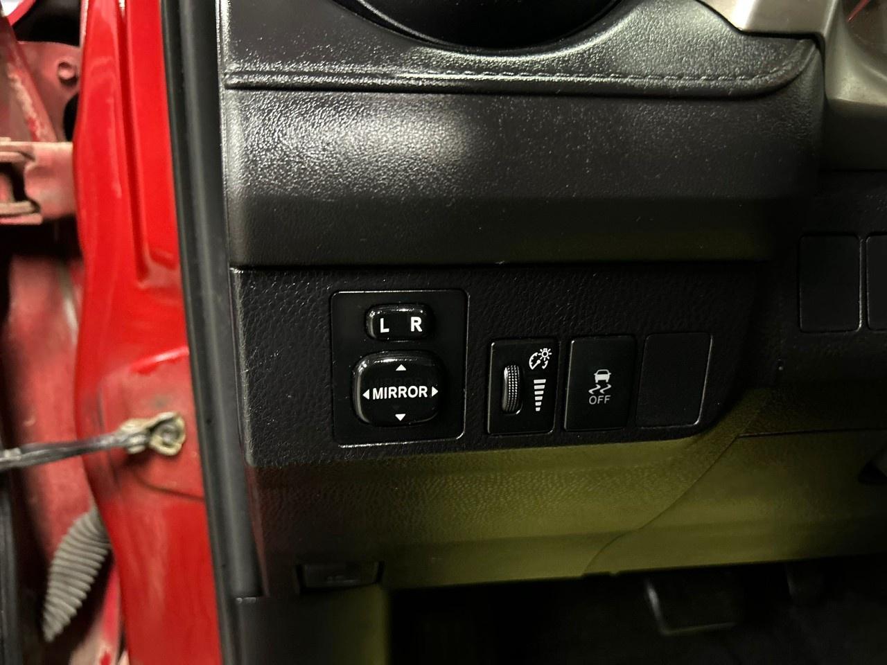 2015 Toyota RAV4 LE Photo