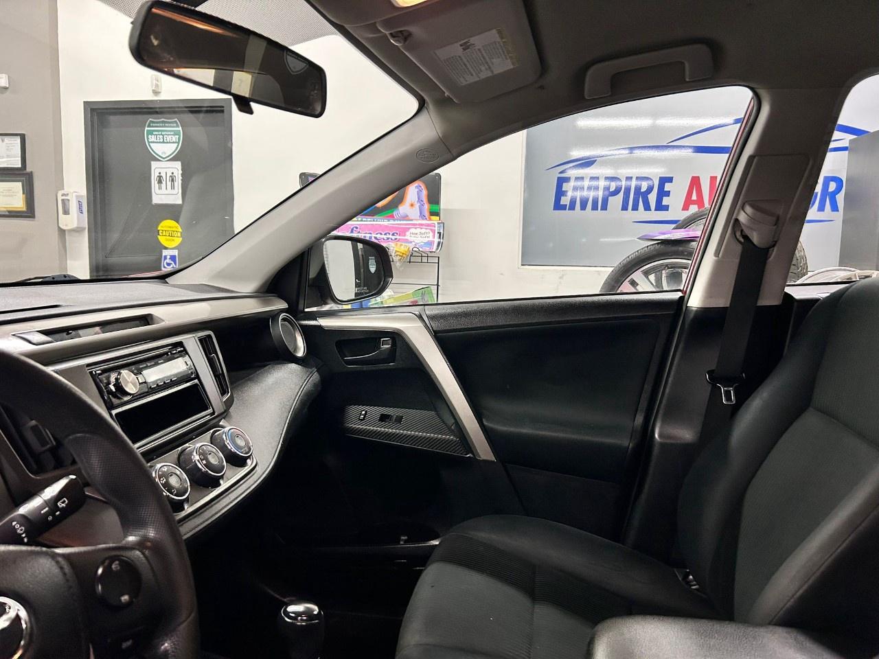 2015 Toyota RAV4 LE Photo