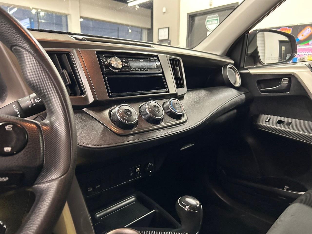 2015 Toyota RAV4 LE Photo