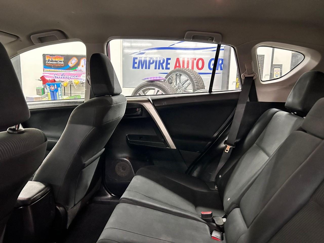 2015 Toyota RAV4 LE Photo