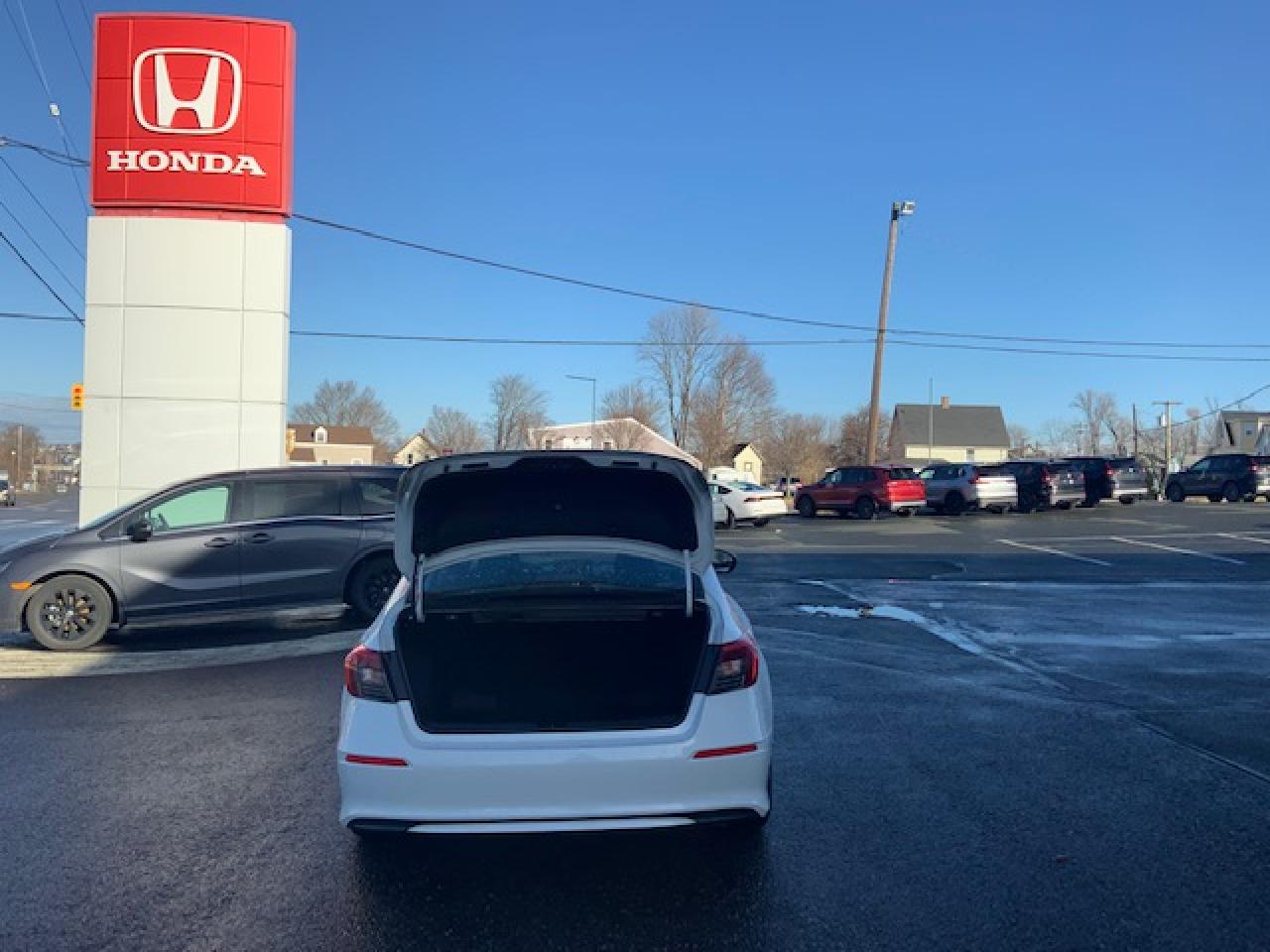 2022 Honda Civic 4D LX CVT Photo