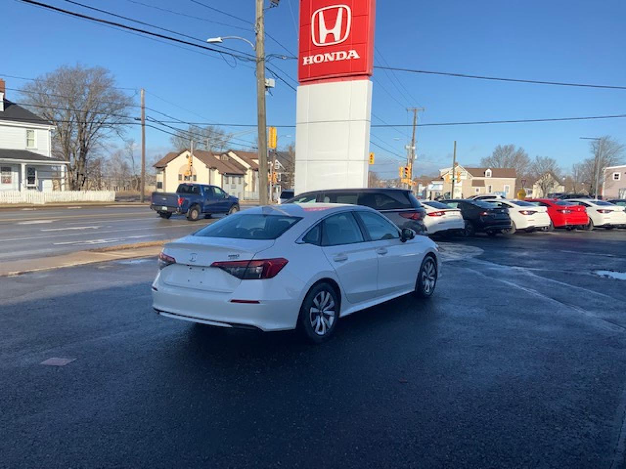 2022 Honda Civic 4D LX CVT Photo