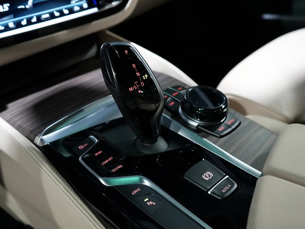 2018 BMW 5 Series 530e xDrive iPerformance Plug-In Hybrid/HUD/CAM Photo