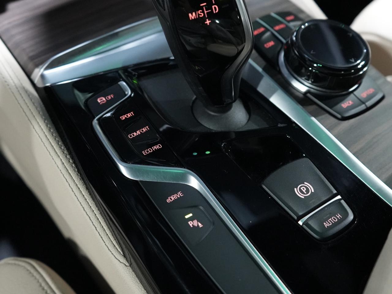 2018 BMW 5 Series 530e xDrive iPerformance Plug-In Hybrid/HUD/CAM Photo