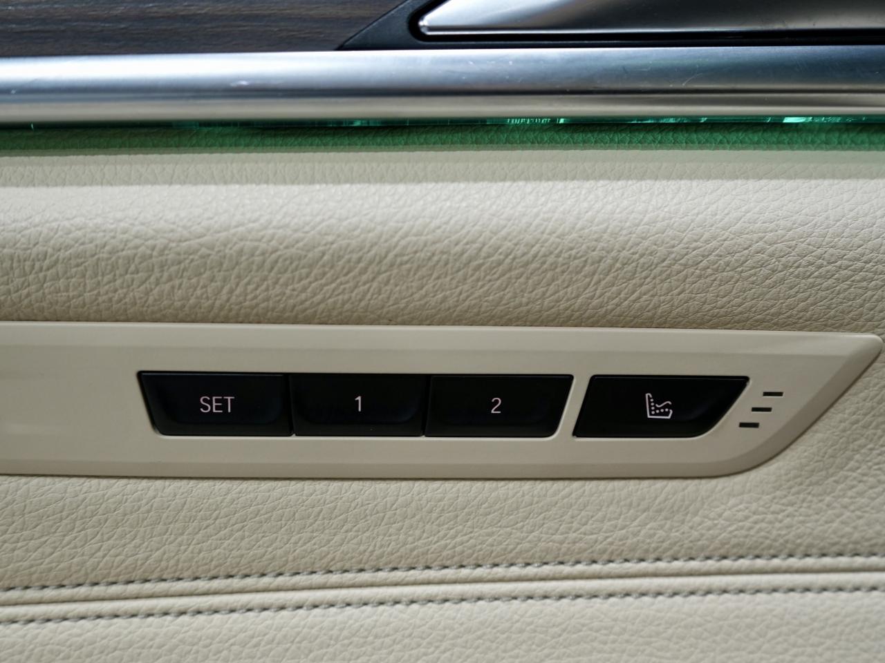 2018 BMW 5 Series 530e xDrive iPerformance Plug-In Hybrid/HUD/CAM Photo