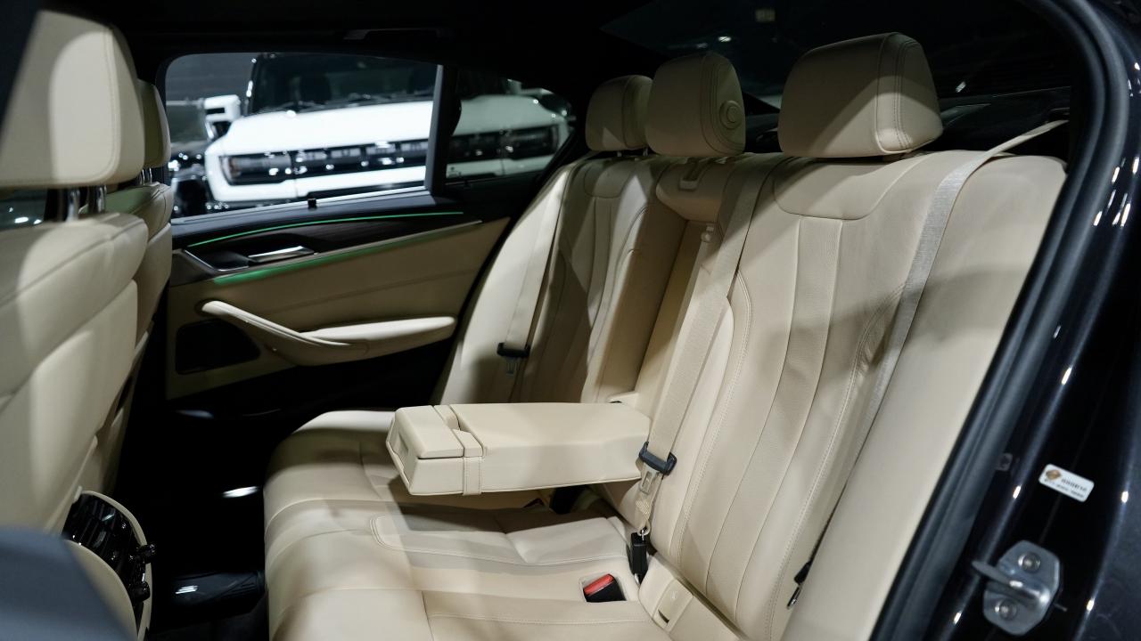 2018 BMW 5 Series 530e xDrive iPerformance Plug-In Hybrid/HUD/CAM Photo