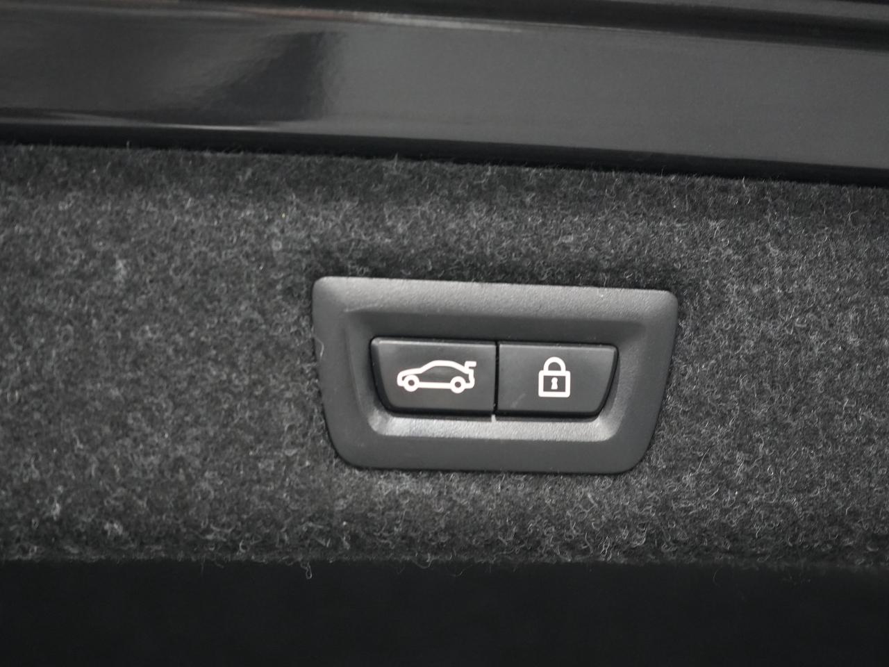 2018 BMW 5 Series 530e xDrive iPerformance Plug-In Hybrid/HUD/CAM Photo