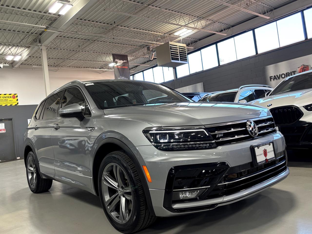 2020 Volkswagen Tiguan R-LINE|4MOTION|NAV|FENDERAUDIO|PANOROOF|LEATHER|++ - Photo #2