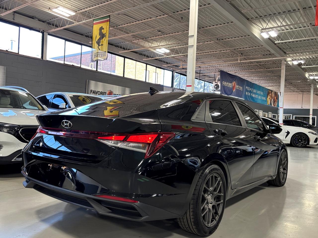 2022 Hyundai Elantra Preferred IVT|SUNPKG|TECHPKG|HEATEDSEATS|BACKUPCAM Photo