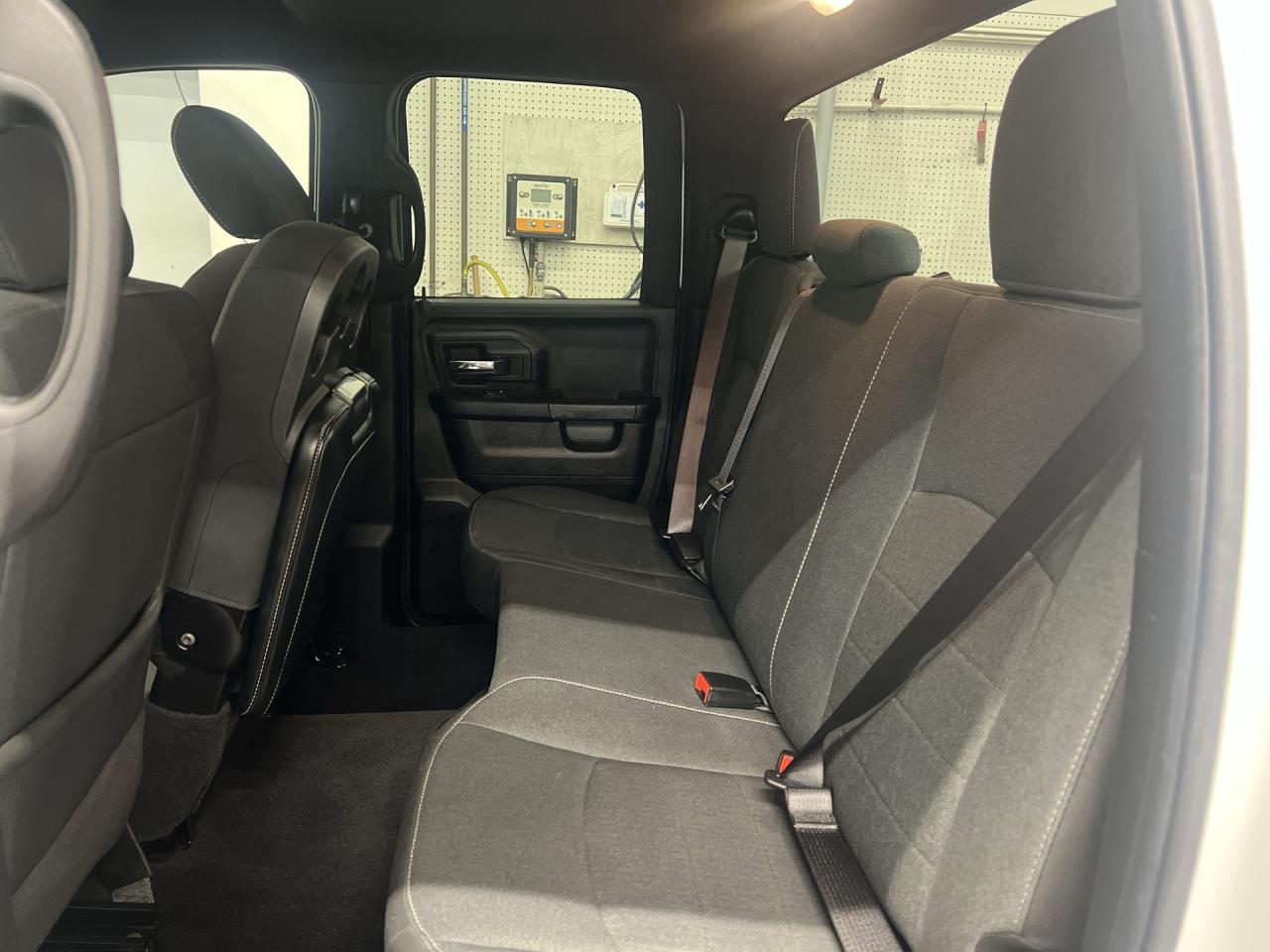 2022 RAM 1500 Classic WARLOCK 4X4 |5.7L HEMI |CARPLAY | ALLOYS |TOW PKG Photo