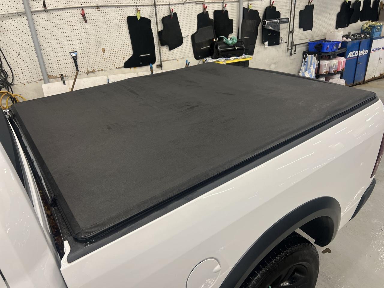 2022 RAM 1500 Classic WARLOCK 4X4 |5.7L HEMI |CARPLAY | ALLOYS |TOW PKG Photo