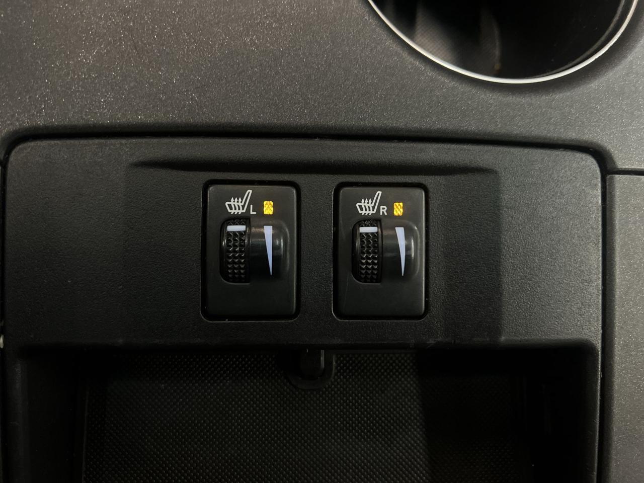 2016 Toyota Camry XLE |LOW KMS! |HTD LEATHER |SUNROOF | NAV |ALLOYS Photo