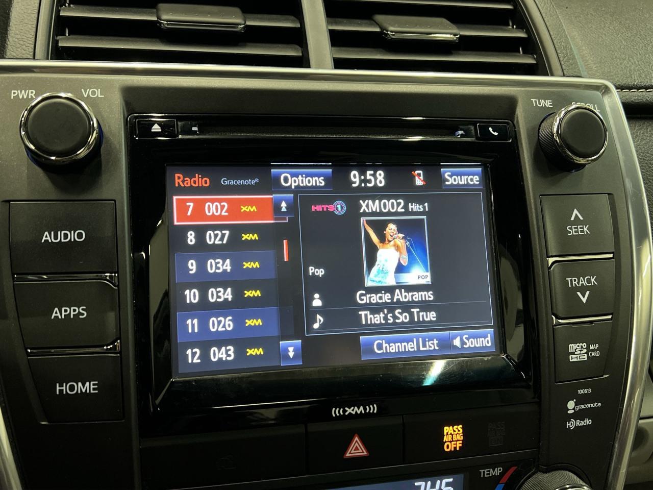 2016 Toyota Camry XLE |LOW KMS! |HTD LEATHER |SUNROOF | NAV |ALLOYS Photo