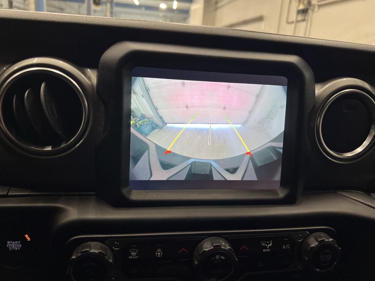 2020 Jeep Wrangler Unlimited SAHARA 4X4 |NORTH EDITION | HTD SEATS | NAV Photo