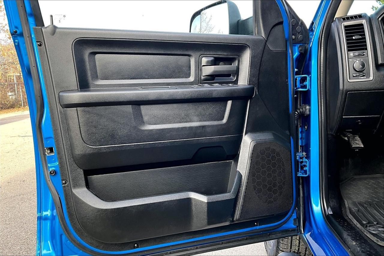 2023 RAM 1500 Classic Night Edition Crew | Sub Zero | TrailerBrake | 4X4 Photo