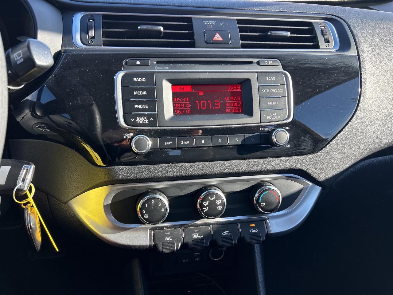 2016 Kia Rio LX, HATCH BACK, AUTOMATIC, BLUETOOTH! - Photo #19