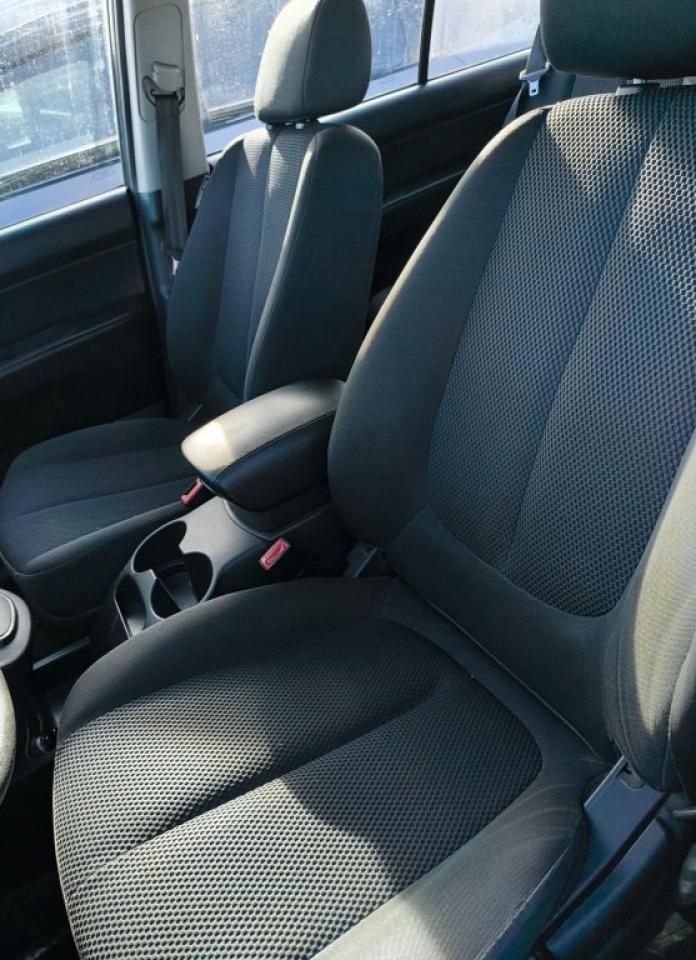 2012 Kia Rondo 4dr Wagon V6 EX Photo