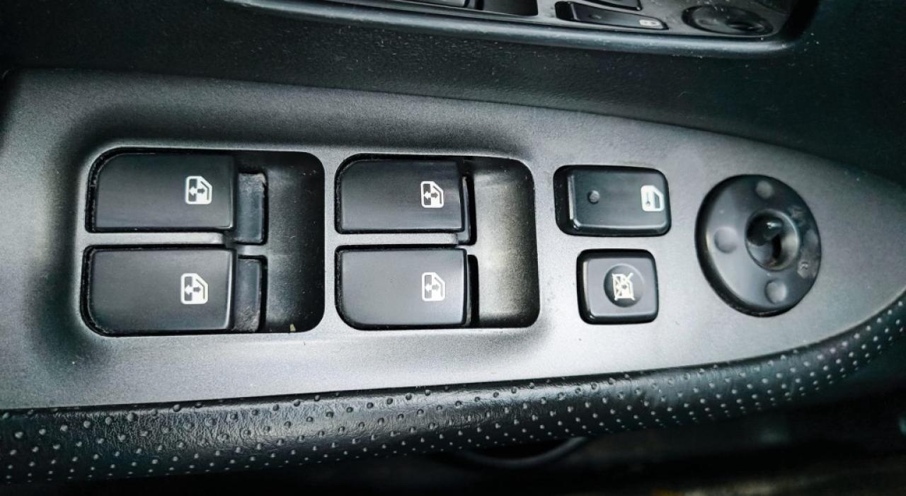 2012 Kia Rondo 4dr Wagon V6 EX Photo