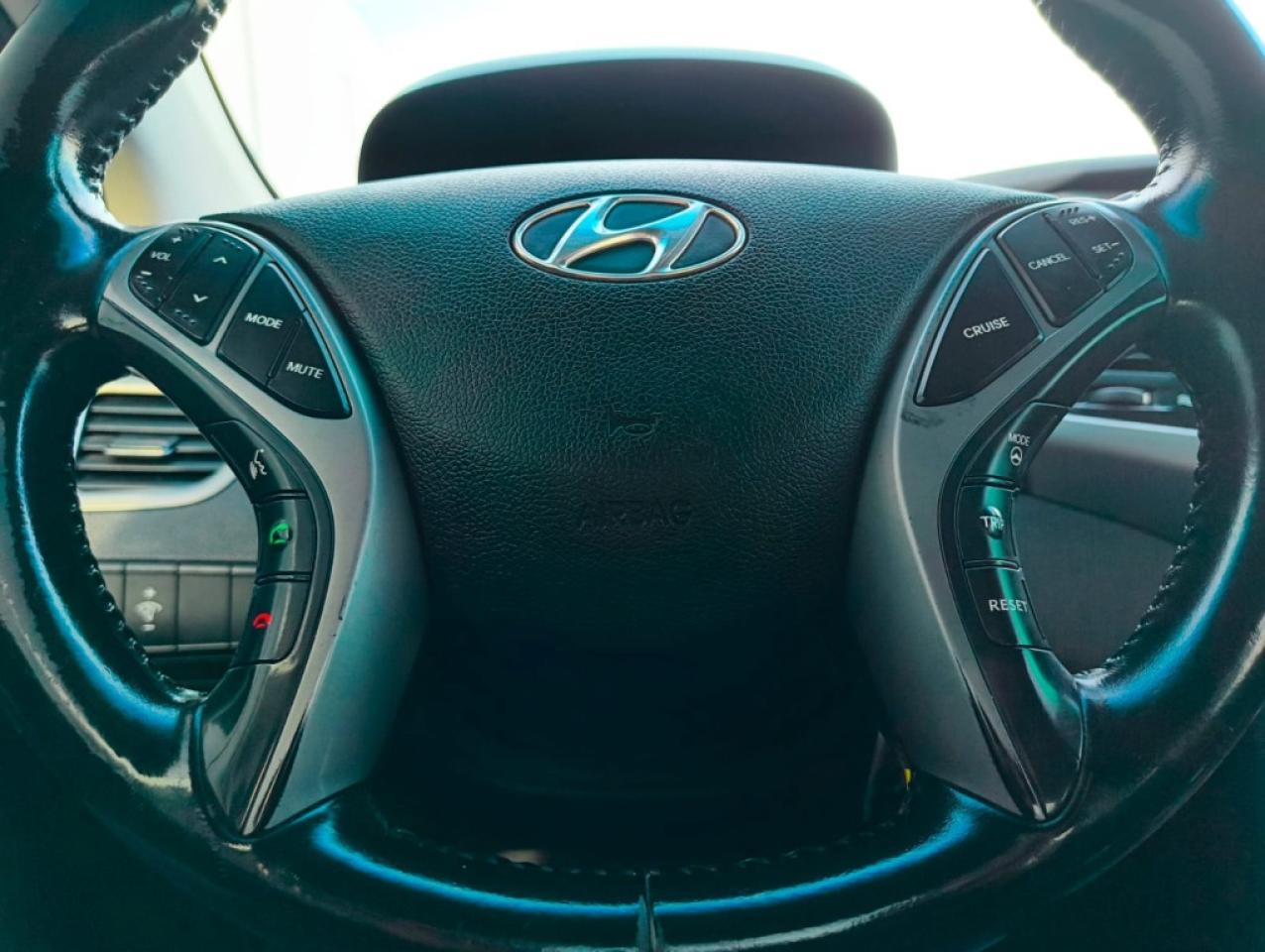 2014 Hyundai Elantra 4dr Sedan Automatic Limited w/Navi Photo