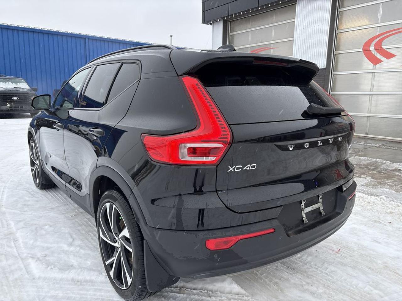 2021 Volvo XC40 R-Design Photo4