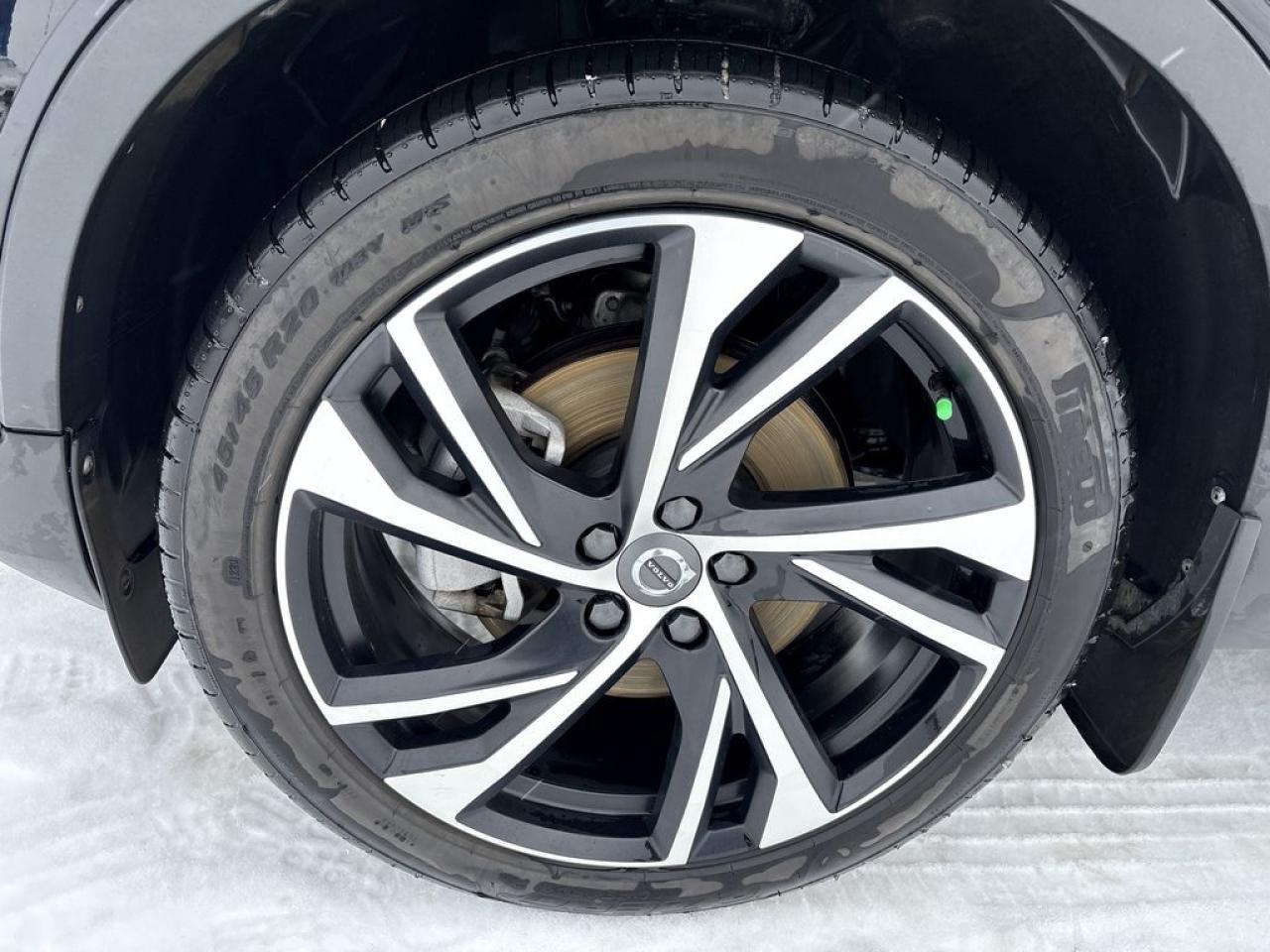 2021 Volvo XC40 R-Design Photo2