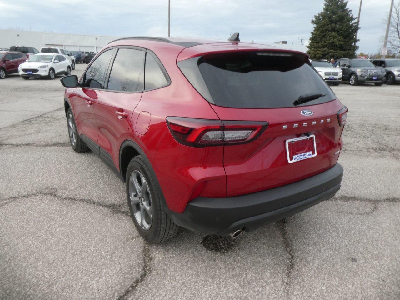 2025 Ford Escape ST LINE ST-LINE Photo2