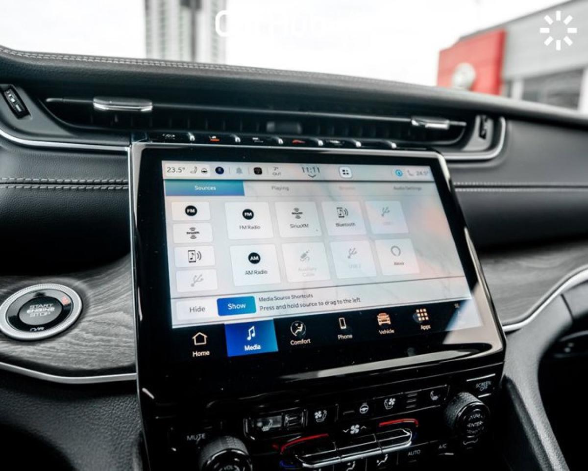 2025 Jeep Grand Cherokee LIMITED Panoroof Luxury Tech Group II Trailer Tow Package Photo