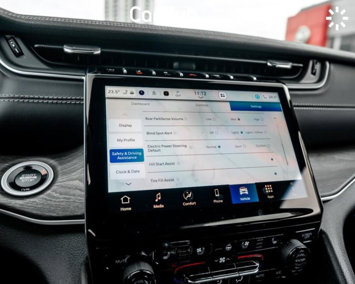 2025 Jeep Grand Cherokee LIMITED Panoroof Luxury Tech Group II Trailer Tow Package Photo