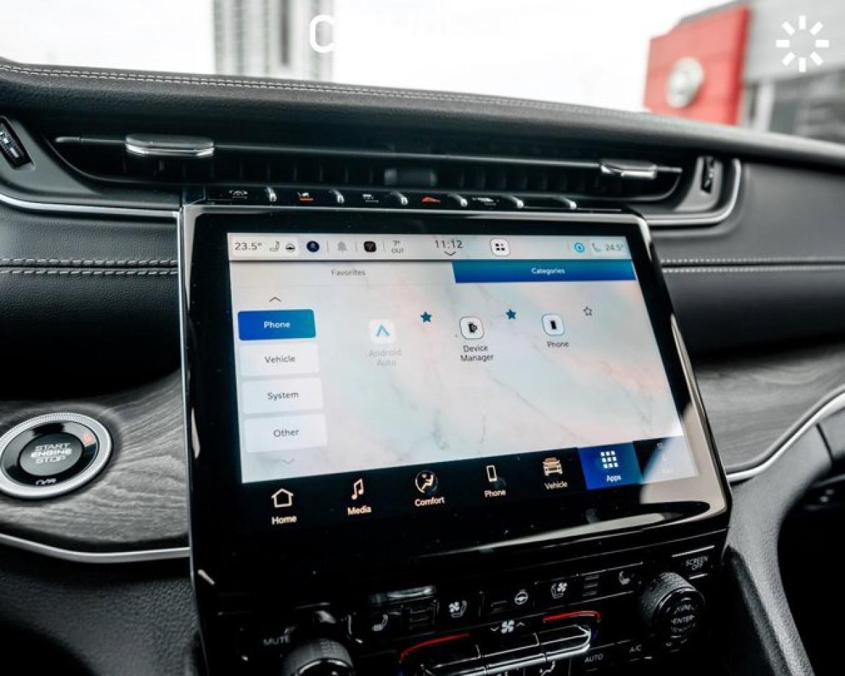 2025 Jeep Grand Cherokee LIMITED Panoroof Luxury Tech Group II Trailer Tow Package Photo